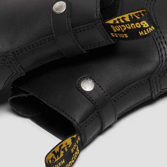 Bota Jetta Con Plataforma de Cuero Dr. Martens