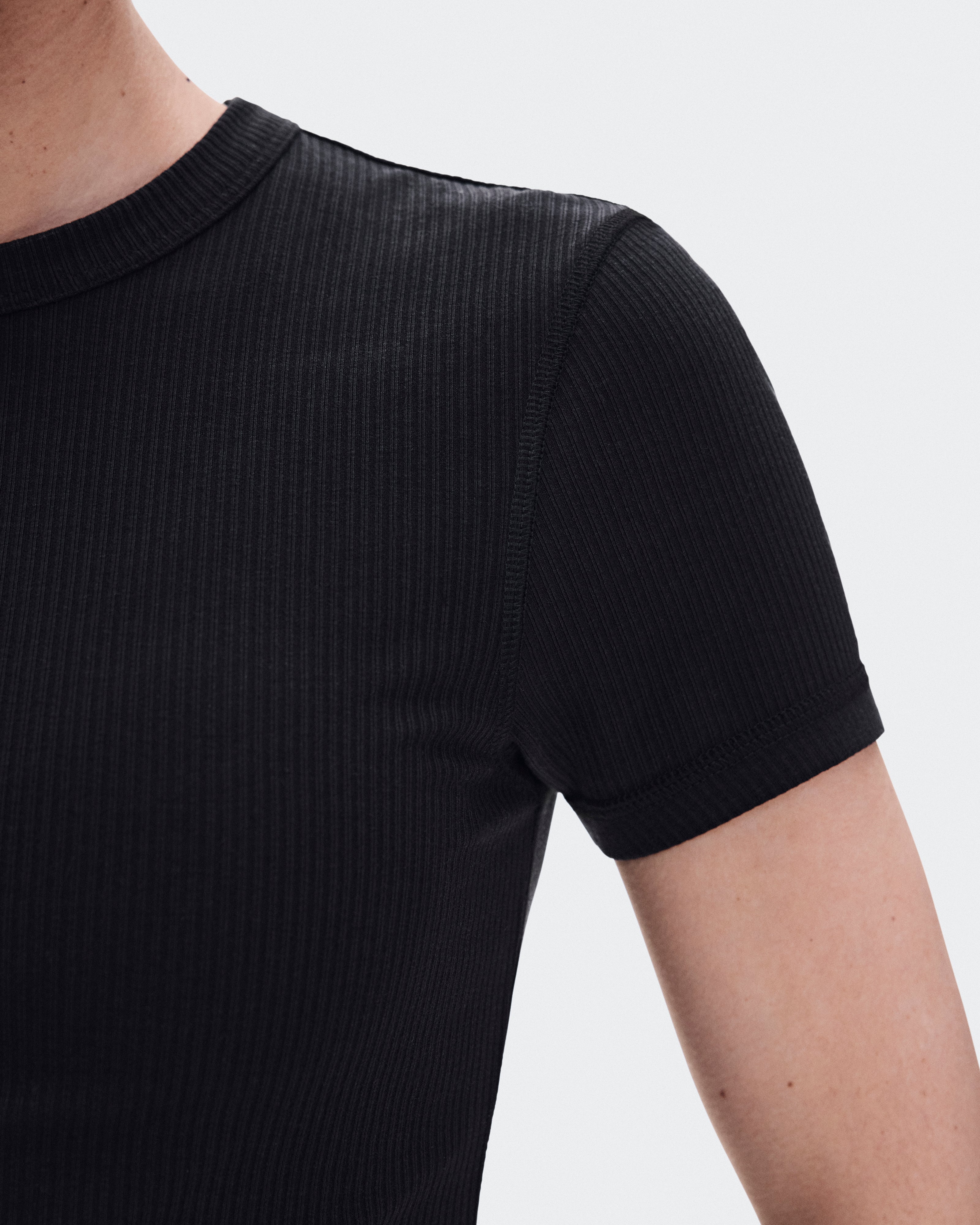 Polera On All-Day Ribbed T-Shirt Mujer Negro