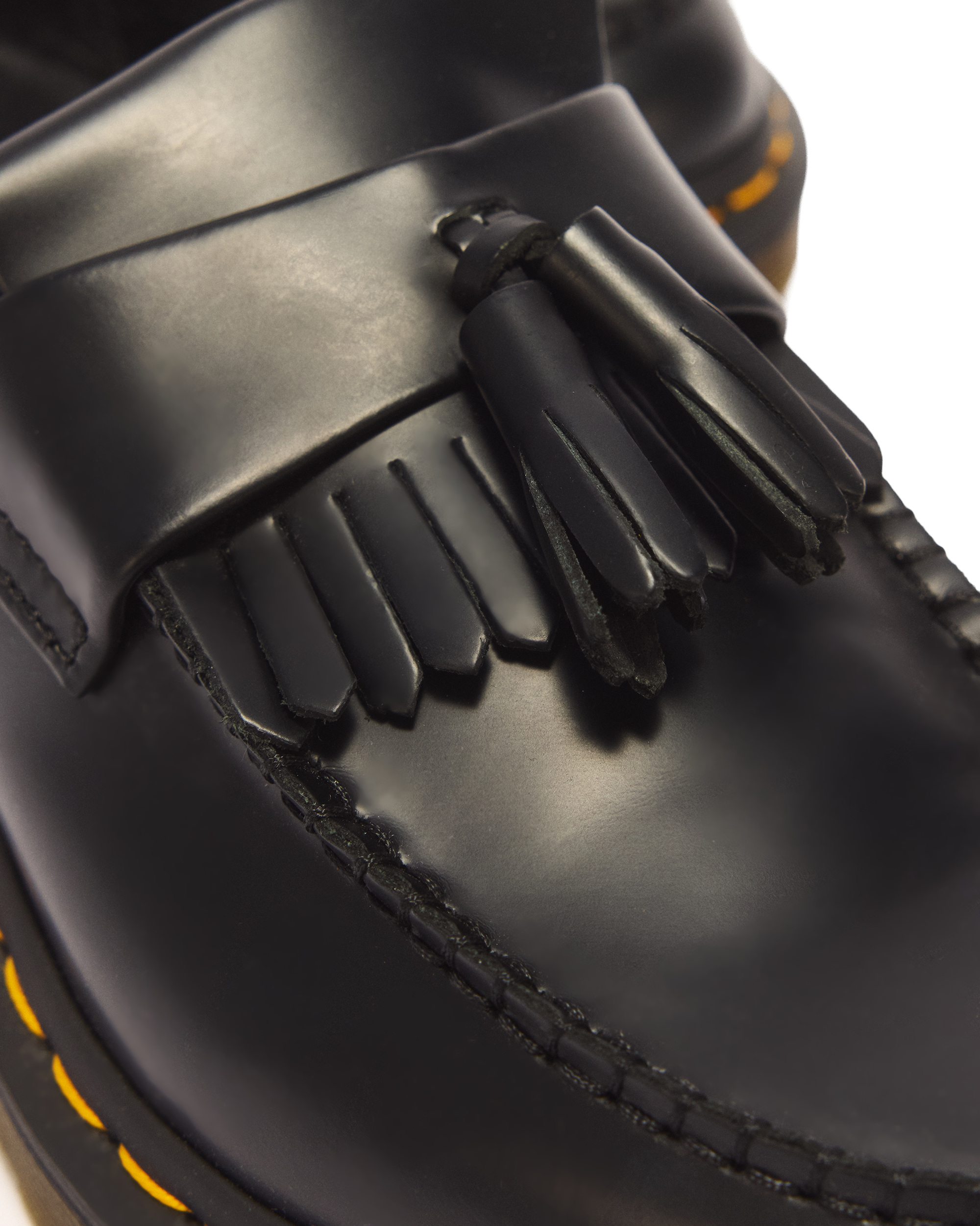 Mocasines Adrian Yellow Stitch de cuero Smooth con borla Dr. Martens - vista trasera