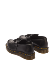 Mocasines Adrian Yellow Stitch de cuero Smooth con borla Dr. Martens - imagen 6
